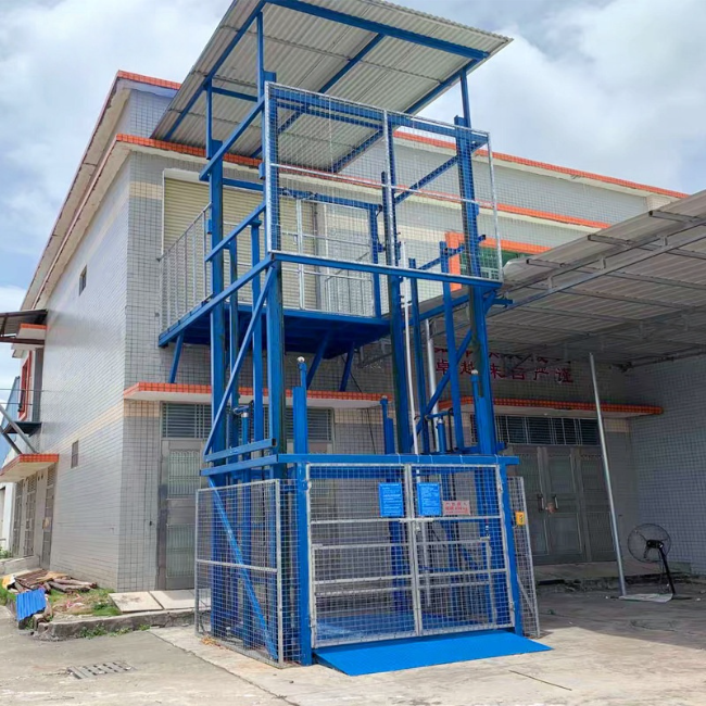 新余建材厂室外升降货梯安装